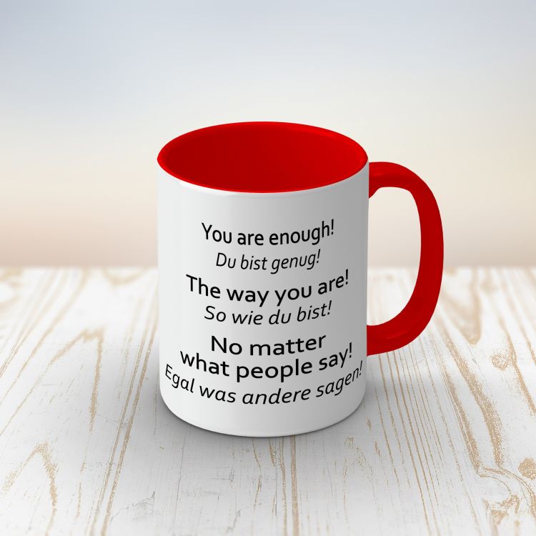 Tasse „Du bist genug“ auf dem Tisch – Geschenk für die Freundin